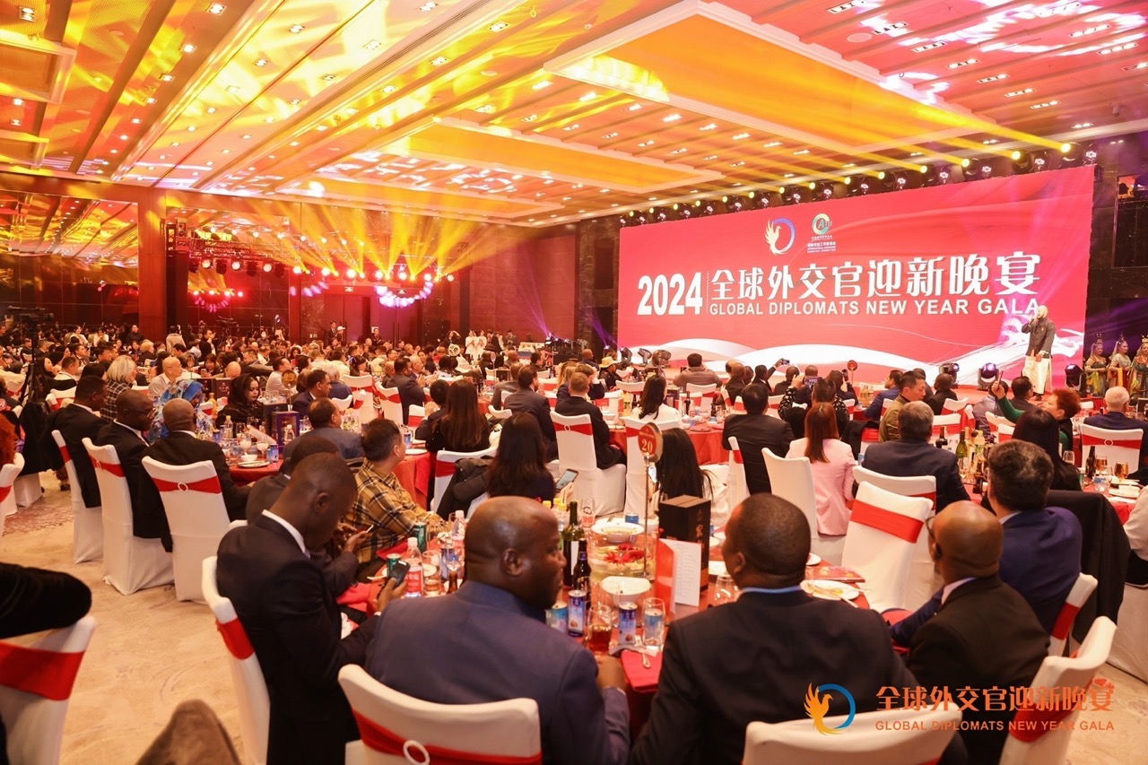 书画家林浩锦应邀参加2024全球外交官迎新晚宴